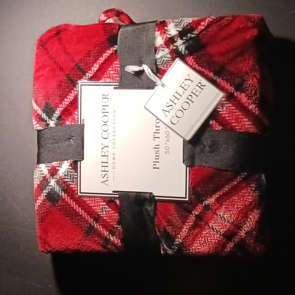 Ashley Cooper Plush Throw Plaid Pattern Red/Black 50x60